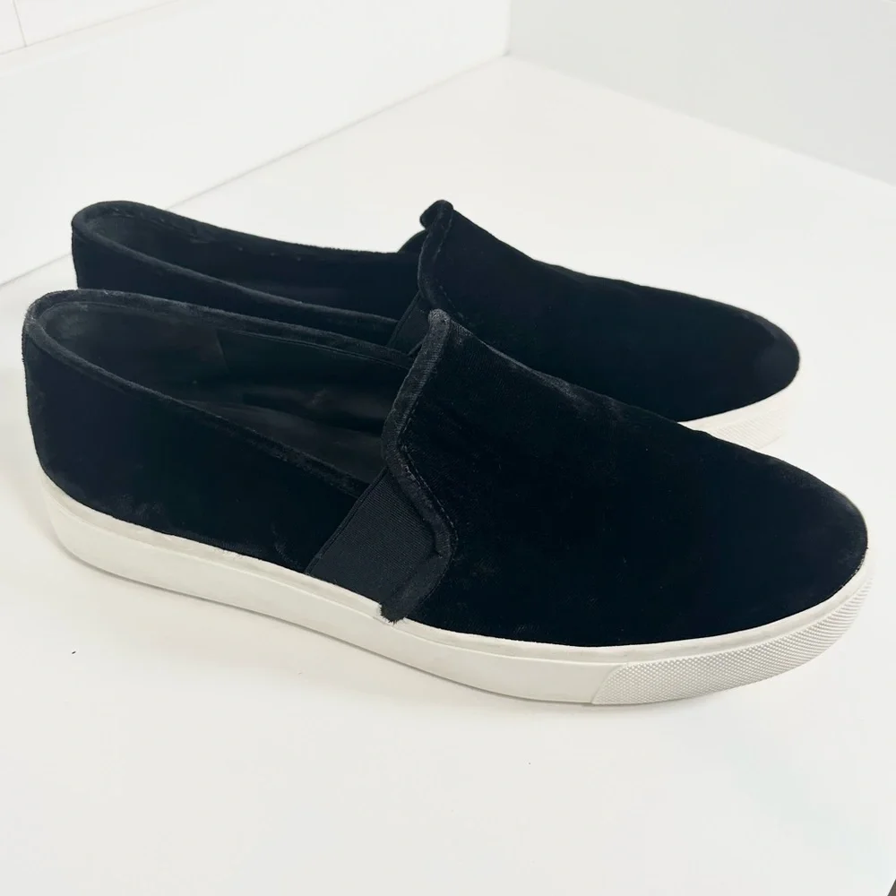 Vince Blair Velvet Black Slip On Sneakers Women Size 9M Classic Luxury Old Money